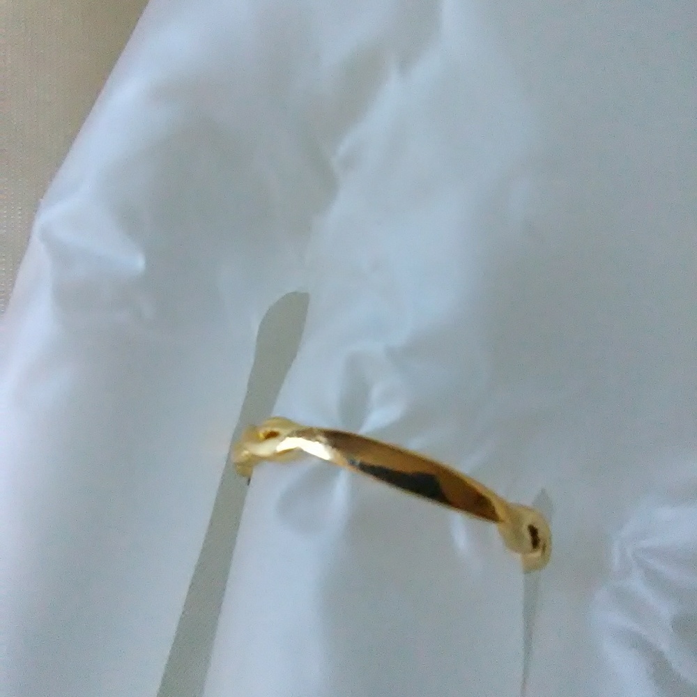 new pretty gold color twisted ring - Picture 3 of 4